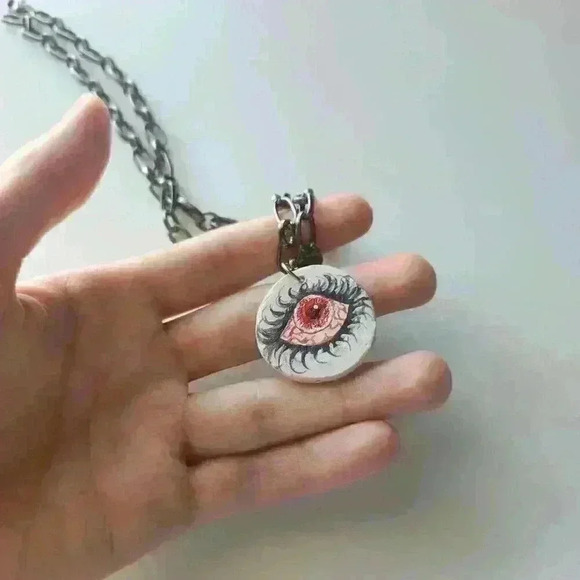 Horrific bloodshot eye with spider eyelashes ✦ goth black chain choker necklace - Picture 9 of 10